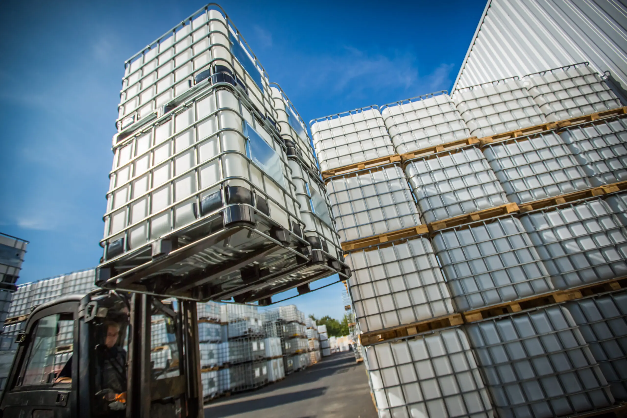 Heavy-duty UN certified Composite IBC for bulk construction chemical transport